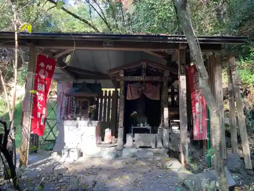 明王院（満願寺別院）の末社