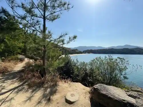 箱島神社の{uncategorized: "未分類", other: "その他", undefined: "問題あり", building: "その他建物", grave: "お墓", sacred_gate: "鳥居", guardian: "狛犬", statue: "像", buddha: "仏像", history: "歴史", nature: "自然", garden: "庭園", animal: "動物", pagoda: "塔", temizu: "手水舎", mountain_gate: "山門・神門", sanctuary: "本殿・本堂", subordinate: "末社・摂社", art: "芸術", scenery: "景色", jizo: "地蔵", ema: "絵馬", goshuin: "御朱印", omikuji: "おみくじ", items: "授与品その他", amulet: "お守り", goshuincho: "御朱印帳", eats: "食事", festival: "お祭り", votive_dance: "神楽", shichigosan: "七五三参", wedding: "結婚式", experience: "体験その他", initially: "初詣", around: "周辺", anti_infection: "感染症対策"}
