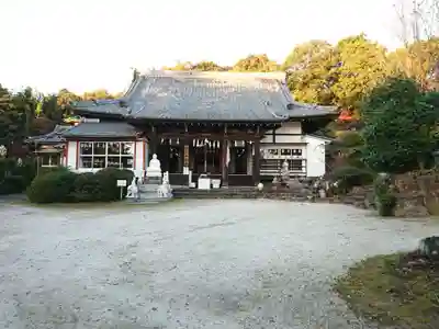世尊寺の本殿・本堂