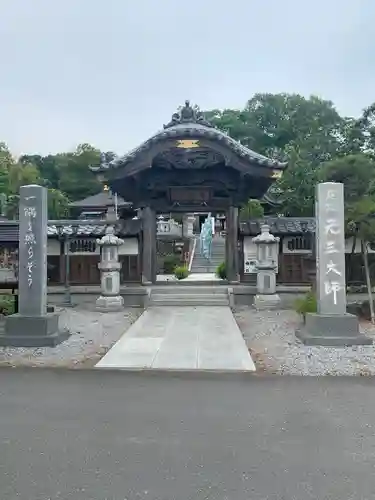 寺岡山元三大師の山門・神門