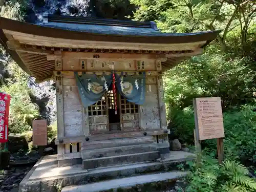 出羽神社(出羽三山神社)～三神合祭殿～の末社