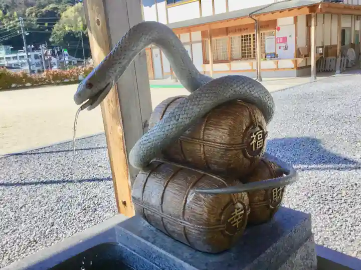 岩国白蛇神社の手水舎