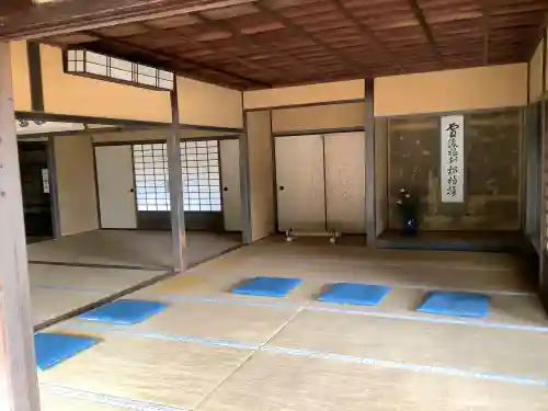 慈光院の{uncategorized: "未分類", other: "その他", undefined: "問題あり", building: "その他建物", grave: "お墓", sacred_gate: "鳥居", guardian: "狛犬", statue: "像", buddha: "仏像", history: "歴史", nature: "自然", garden: "庭園", animal: "動物", pagoda: "塔", temizu: "手水舎", mountain_gate: "山門・神門", sanctuary: "本殿・本堂", subordinate: "末社・摂社", art: "芸術", scenery: "景色", jizo: "地蔵", ema: "絵馬", goshuin: "御朱印", omikuji: "おみくじ", items: "授与品その他", amulet: "お守り", goshuincho: "御朱印帳", eats: "食事", festival: "お祭り", votive_dance: "神楽", shichigosan: "七五三参", wedding: "結婚式", experience: "体験その他", initially: "初詣", around: "周辺", anti_infection: "感染症対策"}