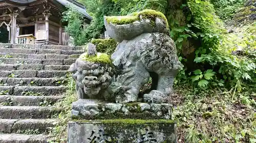 戸隠神社九頭龍社の狛犬