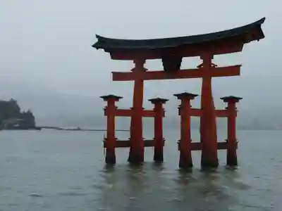 厳島神社の鳥居