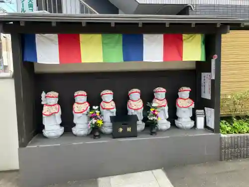 佛願寺　横浜本山の{uncategorized: "未分類", other: "その他", undefined: "問題あり", building: "その他建物", grave: "お墓", sacred_gate: "鳥居", guardian: "狛犬", statue: "像", buddha: "仏像", history: "歴史", nature: "自然", garden: "庭園", animal: "動物", pagoda: "塔", temizu: "手水舎", mountain_gate: "山門・神門", sanctuary: "本殿・本堂", subordinate: "末社・摂社", art: "芸術", scenery: "景色", jizo: "地蔵", ema: "絵馬", goshuin: "御朱印", omikuji: "おみくじ", items: "授与品その他", amulet: "お守り", goshuincho: "御朱印帳", eats: "食事", festival: "お祭り", votive_dance: "神楽", shichigosan: "七五三参", wedding: "結婚式", experience: "体験その他", initially: "初詣", around: "周辺", anti_infection: "感染症対策"}