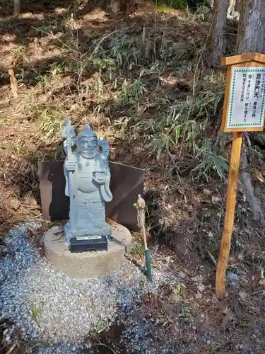 日光二荒山神社の像