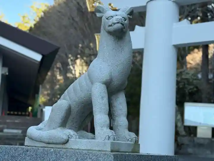 三峯神社の{uncategorized: "未分類", other: "その他", undefined: "問題あり", building: "その他建物", grave: "お墓", sacred_gate: "鳥居", guardian: "狛犬", statue: "像", buddha: "仏像", history: "歴史", nature: "自然", garden: "庭園", animal: "動物", pagoda: "塔", temizu: "手水舎", mountain_gate: "山門・神門", sanctuary: "本殿・本堂", subordinate: "末社・摂社", art: "芸術", scenery: "景色", jizo: "地蔵", ema: "絵馬", goshuin: "御朱印", omikuji: "おみくじ", items: "授与品その他", amulet: "お守り", goshuincho: "御朱印帳", eats: "食事", festival: "お祭り", votive_dance: "神楽", shichigosan: "七五三参", wedding: "結婚式", experience: "体験その他", initially: "初詣", around: "周辺", anti_infection: "感染症対策"}