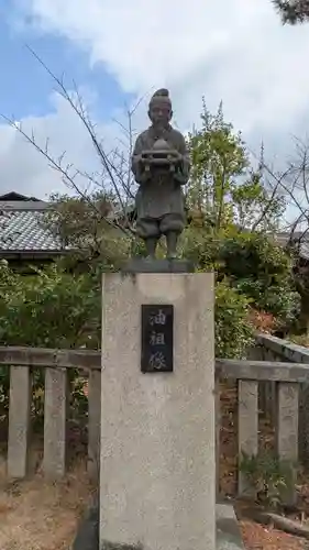 離宮八幡宮の像