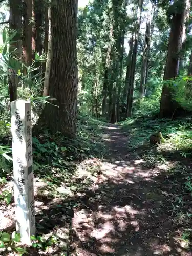 松苧神社の建物その他