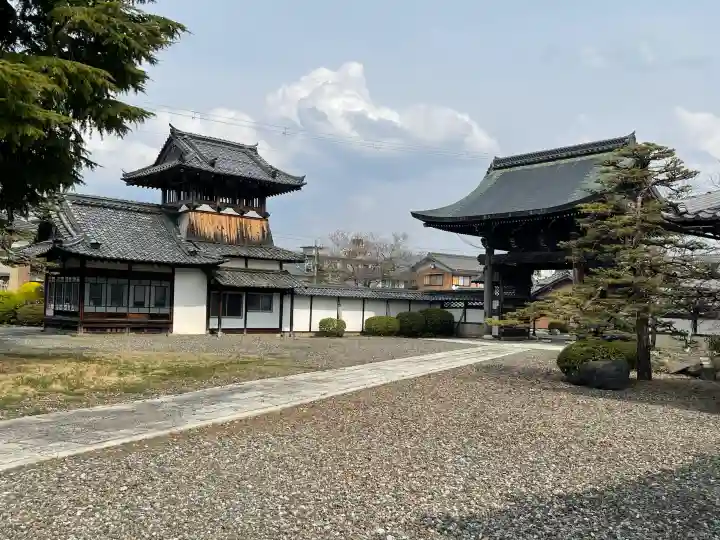 明照寺の{uncategorized: "未分類", other: "その他", undefined: "問題あり", building: "その他建物", grave: "お墓", sacred_gate: "鳥居", guardian: "狛犬", statue: "像", buddha: "仏像", history: "歴史", nature: "自然", garden: "庭園", animal: "動物", pagoda: "塔", temizu: "手水舎", mountain_gate: "山門・神門", sanctuary: "本殿・本堂", subordinate: "末社・摂社", art: "芸術", scenery: "景色", jizo: "地蔵", ema: "絵馬", goshuin: "御朱印", omikuji: "おみくじ", items: "授与品その他", amulet: "お守り", goshuincho: "御朱印帳", eats: "食事", festival: "お祭り", votive_dance: "神楽", shichigosan: "七五三参", wedding: "結婚式", experience: "体験その他", initially: "初詣", around: "周辺", anti_infection: "感染症対策"}