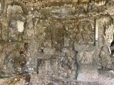 鮭立の磨崖仏の仏像