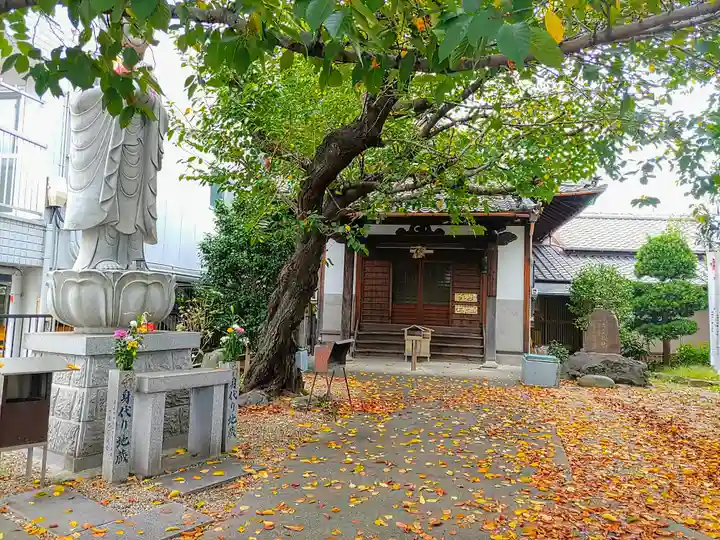 観音堂の本殿・本堂