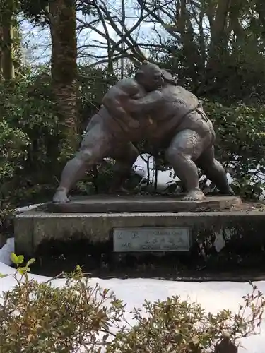 射水神社の像