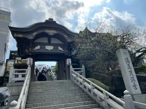 湯島天満宮の山門