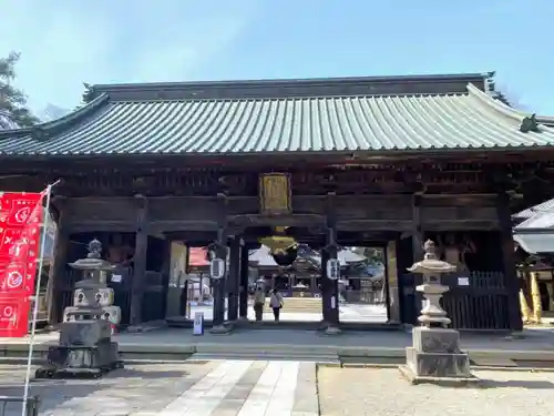 妻沼聖天山歓喜院の山門・神門