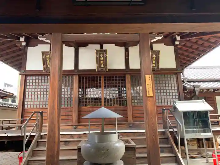 高津山 報恩院の本殿・本堂