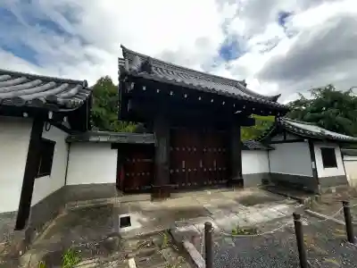 養源院の{uncategorized: "未分類", other: "その他", undefined: "問題あり", building: "その他建物", grave: "お墓", sacred_gate: "鳥居", guardian: "狛犬", statue: "像", buddha: "仏像", history: "歴史", nature: "自然", garden: "庭園", animal: "動物", pagoda: "塔", temizu: "手水舎", mountain_gate: "山門・神門", sanctuary: "本殿・本堂", subordinate: "末社・摂社", art: "芸術", scenery: "景色", jizo: "地蔵", ema: "絵馬", goshuin: "御朱印", omikuji: "おみくじ", items: "授与品その他", amulet: "お守り", goshuincho: "御朱印帳", eats: "食事", festival: "お祭り", votive_dance: "神楽", shichigosan: "七五三参", wedding: "結婚式", experience: "体験その他", initially: "初詣", around: "周辺", anti_infection: "感染症対策"}