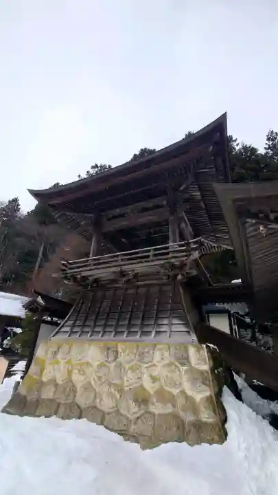 宝珠山 立石寺の{uncategorized: "未分類", other: "その他", undefined: "問題あり", building: "その他建物", grave: "お墓", sacred_gate: "鳥居", guardian: "狛犬", statue: "像", buddha: "仏像", history: "歴史", nature: "自然", garden: "庭園", animal: "動物", pagoda: "塔", temizu: "手水舎", mountain_gate: "山門・神門", sanctuary: "本殿・本堂", subordinate: "末社・摂社", art: "芸術", scenery: "景色", jizo: "地蔵", ema: "絵馬", goshuin: "御朱印", omikuji: "おみくじ", items: "授与品その他", amulet: "お守り", goshuincho: "御朱印帳", eats: "食事", festival: "お祭り", votive_dance: "神楽", shichigosan: "七五三参", wedding: "結婚式", experience: "体験その他", initially: "初詣", around: "周辺", anti_infection: "感染症対策"}