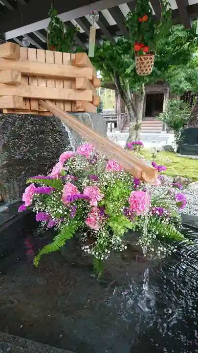 尊永寺の手水舎