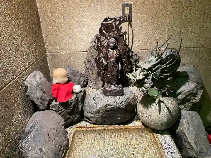 三瀧山不動院の手水舎