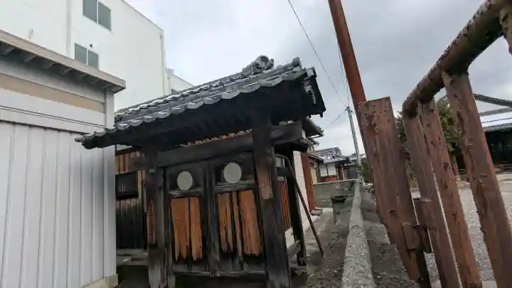 仏光寺長浜別院の{uncategorized: "未分類", other: "その他", undefined: "問題あり", building: "その他建物", grave: "お墓", sacred_gate: "鳥居", guardian: "狛犬", statue: "像", buddha: "仏像", history: "歴史", nature: "自然", garden: "庭園", animal: "動物", pagoda: "塔", temizu: "手水舎", mountain_gate: "山門・神門", sanctuary: "本殿・本堂", subordinate: "末社・摂社", art: "芸術", scenery: "景色", jizo: "地蔵", ema: "絵馬", goshuin: "御朱印", omikuji: "おみくじ", items: "授与品その他", amulet: "お守り", goshuincho: "御朱印帳", eats: "食事", festival: "お祭り", votive_dance: "神楽", shichigosan: "七五三参", wedding: "結婚式", experience: "体験その他", initially: "初詣", around: "周辺", anti_infection: "感染症対策"}