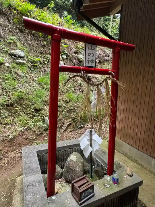 月讀神社の{uncategorized: "未分類", other: "その他", undefined: "問題あり", building: "その他建物", grave: "お墓", sacred_gate: "鳥居", guardian: "狛犬", statue: "像", buddha: "仏像", history: "歴史", nature: "自然", garden: "庭園", animal: "動物", pagoda: "塔", temizu: "手水舎", mountain_gate: "山門・神門", sanctuary: "本殿・本堂", subordinate: "末社・摂社", art: "芸術", scenery: "景色", jizo: "地蔵", ema: "絵馬", goshuin: "御朱印", omikuji: "おみくじ", items: "授与品その他", amulet: "お守り", goshuincho: "御朱印帳", eats: "食事", festival: "お祭り", votive_dance: "神楽", shichigosan: "七五三参", wedding: "結婚式", experience: "体験その他", initially: "初詣", around: "周辺", anti_infection: "感染症対策"}
