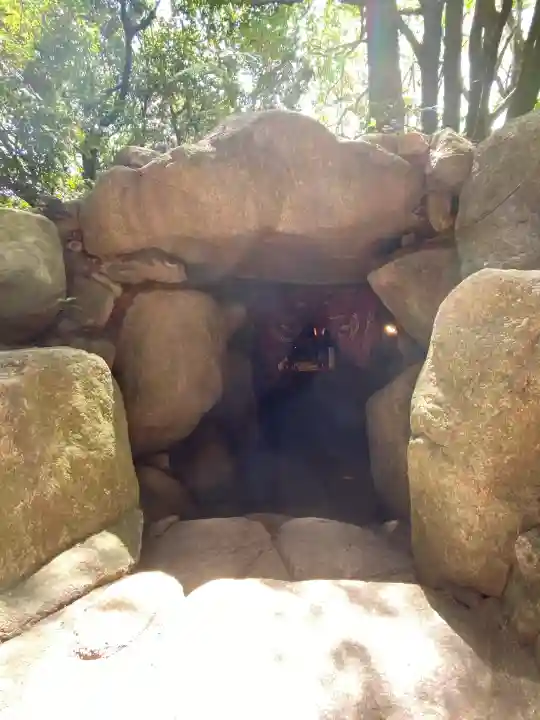 天開稲荷社の{uncategorized: "未分類", other: "その他", undefined: "問題あり", building: "その他建物", grave: "お墓", sacred_gate: "鳥居", guardian: "狛犬", statue: "像", buddha: "仏像", history: "歴史", nature: "自然", garden: "庭園", animal: "動物", pagoda: "塔", temizu: "手水舎", mountain_gate: "山門・神門", sanctuary: "本殿・本堂", subordinate: "末社・摂社", art: "芸術", scenery: "景色", jizo: "地蔵", ema: "絵馬", goshuin: "御朱印", omikuji: "おみくじ", items: "授与品その他", amulet: "お守り", goshuincho: "御朱印帳", eats: "食事", festival: "お祭り", votive_dance: "神楽", shichigosan: "七五三参", wedding: "結婚式", experience: "体験その他", initially: "初詣", around: "周辺", anti_infection: "感染症対策"}