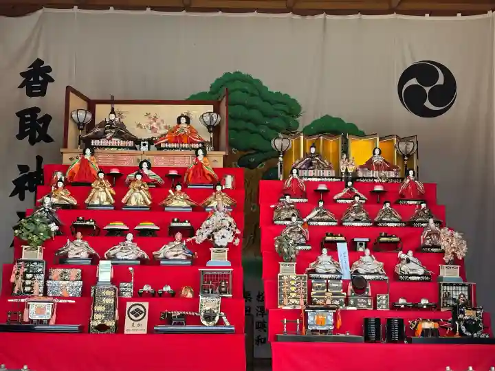 越谷香取神社の{uncategorized: "未分類", other: "その他", undefined: "問題あり", building: "その他建物", grave: "お墓", sacred_gate: "鳥居", guardian: "狛犬", statue: "像", buddha: "仏像", history: "歴史", nature: "自然", garden: "庭園", animal: "動物", pagoda: "塔", temizu: "手水舎", mountain_gate: "山門・神門", sanctuary: "本殿・本堂", subordinate: "末社・摂社", art: "芸術", scenery: "景色", jizo: "地蔵", ema: "絵馬", goshuin: "御朱印", omikuji: "おみくじ", items: "授与品その他", amulet: "お守り", goshuincho: "御朱印帳", eats: "食事", festival: "お祭り", votive_dance: "神楽", shichigosan: "七五三参", wedding: "結婚式", experience: "体験その他", initially: "初詣", around: "周辺", anti_infection: "感染症対策"}