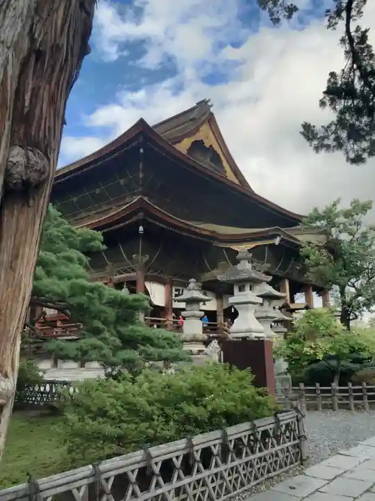 善光寺の本殿・本堂