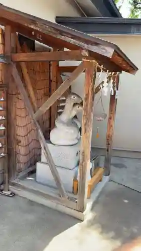 蛇窪神社の{uncategorized: "未分類", other: "その他", undefined: "問題あり", building: "その他建物", grave: "お墓", sacred_gate: "鳥居", guardian: "狛犬", statue: "像", buddha: "仏像", history: "歴史", nature: "自然", garden: "庭園", animal: "動物", pagoda: "塔", temizu: "手水舎", mountain_gate: "山門・神門", sanctuary: "本殿・本堂", subordinate: "末社・摂社", art: "芸術", scenery: "景色", jizo: "地蔵", ema: "絵馬", goshuin: "御朱印", omikuji: "おみくじ", items: "授与品その他", amulet: "お守り", goshuincho: "御朱印帳", eats: "食事", festival: "お祭り", votive_dance: "神楽", shichigosan: "七五三参", wedding: "結婚式", experience: "体験その他", initially: "初詣", around: "周辺", anti_infection: "感染症対策"}