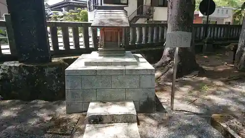 淺間神社（忍野八海）の末社・摂社