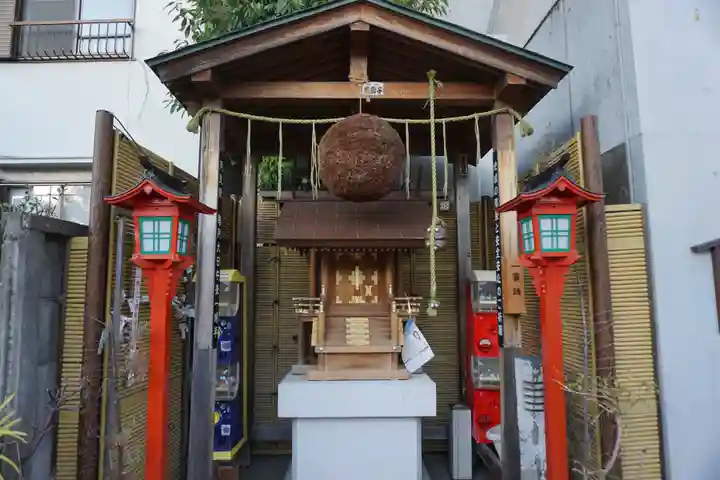 八津御嶽神社の末社・摂社