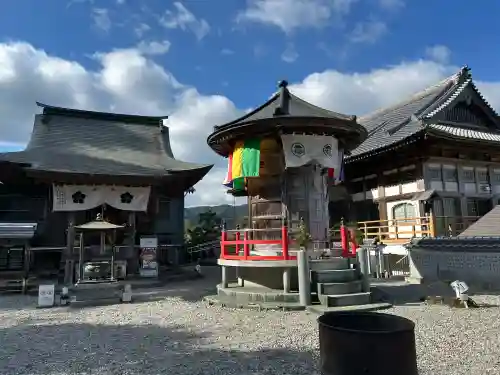 岩本寺の{uncategorized: "未分類", other: "その他", undefined: "問題あり", building: "その他建物", grave: "お墓", sacred_gate: "鳥居", guardian: "狛犬", statue: "像", buddha: "仏像", history: "歴史", nature: "自然", garden: "庭園", animal: "動物", pagoda: "塔", temizu: "手水舎", mountain_gate: "山門・神門", sanctuary: "本殿・本堂", subordinate: "末社・摂社", art: "芸術", scenery: "景色", jizo: "地蔵", ema: "絵馬", goshuin: "御朱印", omikuji: "おみくじ", items: "授与品その他", amulet: "お守り", goshuincho: "御朱印帳", eats: "食事", festival: "お祭り", votive_dance: "神楽", shichigosan: "七五三参", wedding: "結婚式", experience: "体験その他", initially: "初詣", around: "周辺", anti_infection: "感染症対策"}