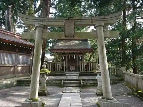 白山比咩神社の末社