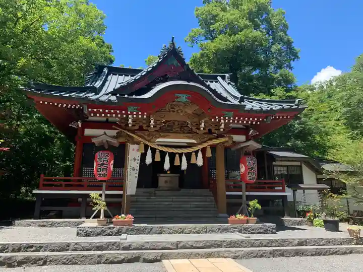 山中諏訪神社(山梨県)
