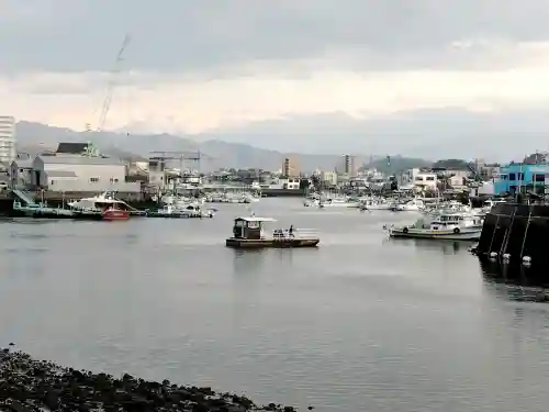 湊三嶋大明神社の{uncategorized: "未分類", other: "その他", undefined: "問題あり", building: "その他建物", grave: "お墓", sacred_gate: "鳥居", guardian: "狛犬", statue: "像", buddha: "仏像", history: "歴史", nature: "自然", garden: "庭園", animal: "動物", pagoda: "塔", temizu: "手水舎", mountain_gate: "山門・神門", sanctuary: "本殿・本堂", subordinate: "末社・摂社", art: "芸術", scenery: "景色", jizo: "地蔵", ema: "絵馬", goshuin: "御朱印", omikuji: "おみくじ", items: "授与品その他", amulet: "お守り", goshuincho: "御朱印帳", eats: "食事", festival: "お祭り", votive_dance: "神楽", shichigosan: "七五三参", wedding: "結婚式", experience: "体験その他", initially: "初詣", around: "周辺", anti_infection: "感染症対策"}