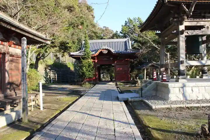 那古寺の山門・神門