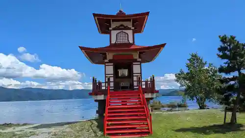 浮見堂の本殿・本堂