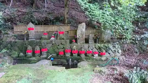 二井寺山極楽寺の地蔵