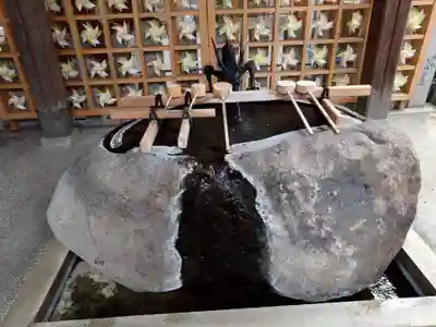 御嶽神社茅萱宮の手水舎