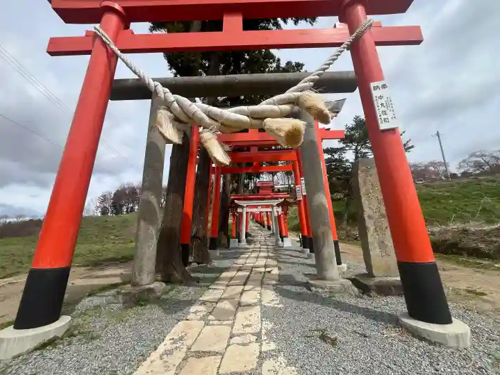 高屋敷稲荷神社の{uncategorized: "未分類", other: "その他", undefined: "問題あり", building: "その他建物", grave: "お墓", sacred_gate: "鳥居", guardian: "狛犬", statue: "像", buddha: "仏像", history: "歴史", nature: "自然", garden: "庭園", animal: "動物", pagoda: "塔", temizu: "手水舎", mountain_gate: "山門・神門", sanctuary: "本殿・本堂", subordinate: "末社・摂社", art: "芸術", scenery: "景色", jizo: "地蔵", ema: "絵馬", goshuin: "御朱印", omikuji: "おみくじ", items: "授与品その他", amulet: "お守り", goshuincho: "御朱印帳", eats: "食事", festival: "お祭り", votive_dance: "神楽", shichigosan: "七五三参", wedding: "結婚式", experience: "体験その他", initially: "初詣", around: "周辺", anti_infection: "感染症対策"}