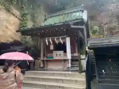 銭洗弁財天宇賀福神社の本殿