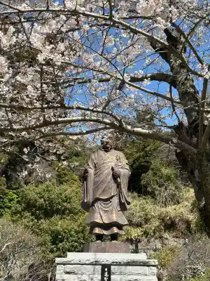 妙本寺の{uncategorized: "未分類", other: "その他", undefined: "問題あり", building: "その他建物", grave: "お墓", sacred_gate: "鳥居", guardian: "狛犬", statue: "像", buddha: "仏像", history: "歴史", nature: "自然", garden: "庭園", animal: "動物", pagoda: "塔", temizu: "手水舎", mountain_gate: "山門・神門", sanctuary: "本殿・本堂", subordinate: "末社・摂社", art: "芸術", scenery: "景色", jizo: "地蔵", ema: "絵馬", goshuin: "御朱印", omikuji: "おみくじ", items: "授与品その他", amulet: "お守り", goshuincho: "御朱印帳", eats: "食事", festival: "お祭り", votive_dance: "神楽", shichigosan: "七五三参", wedding: "結婚式", experience: "体験その他", initially: "初詣", around: "周辺", anti_infection: "感染症対策"}