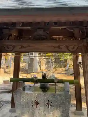 上之村神社の{uncategorized: "未分類", other: "その他", undefined: "問題あり", building: "その他建物", grave: "お墓", sacred_gate: "鳥居", guardian: "狛犬", statue: "像", buddha: "仏像", history: "歴史", nature: "自然", garden: "庭園", animal: "動物", pagoda: "塔", temizu: "手水舎", mountain_gate: "山門・神門", sanctuary: "本殿・本堂", subordinate: "末社・摂社", art: "芸術", scenery: "景色", jizo: "地蔵", ema: "絵馬", goshuin: "御朱印", omikuji: "おみくじ", items: "授与品その他", amulet: "お守り", goshuincho: "御朱印帳", eats: "食事", festival: "お祭り", votive_dance: "神楽", shichigosan: "七五三参", wedding: "結婚式", experience: "体験その他", initially: "初詣", around: "周辺", anti_infection: "感染症対策"}