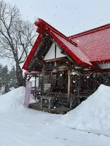 一本栗地主神社の{uncategorized: "未分類", other: "その他", undefined: "問題あり", building: "その他建物", grave: "お墓", sacred_gate: "鳥居", guardian: "狛犬", statue: "像", buddha: "仏像", history: "歴史", nature: "自然", garden: "庭園", animal: "動物", pagoda: "塔", temizu: "手水舎", mountain_gate: "山門・神門", sanctuary: "本殿・本堂", subordinate: "末社・摂社", art: "芸術", scenery: "景色", jizo: "地蔵", ema: "絵馬", goshuin: "御朱印", omikuji: "おみくじ", items: "授与品その他", amulet: "お守り", goshuincho: "御朱印帳", eats: "食事", festival: "お祭り", votive_dance: "神楽", shichigosan: "七五三参", wedding: "結婚式", experience: "体験その他", initially: "初詣", around: "周辺", anti_infection: "感染症対策"}