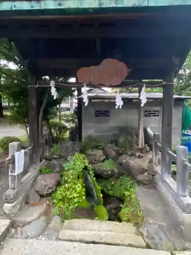 鳥海月山両所宮の手水舎