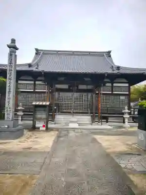 成願寺の{uncategorized: "未分類", other: "その他", undefined: "問題あり", building: "その他建物", grave: "お墓", sacred_gate: "鳥居", guardian: "狛犬", statue: "像", buddha: "仏像", history: "歴史", nature: "自然", garden: "庭園", animal: "動物", pagoda: "塔", temizu: "手水舎", mountain_gate: "山門・神門", sanctuary: "本殿・本堂", subordinate: "末社・摂社", art: "芸術", scenery: "景色", jizo: "地蔵", ema: "絵馬", goshuin: "御朱印", omikuji: "おみくじ", items: "授与品その他", amulet: "お守り", goshuincho: "御朱印帳", eats: "食事", festival: "お祭り", votive_dance: "神楽", shichigosan: "七五三参", wedding: "結婚式", experience: "体験その他", initially: "初詣", around: "周辺", anti_infection: "感染症対策"}