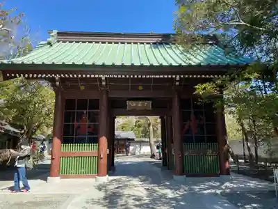 高徳院の山門・神門