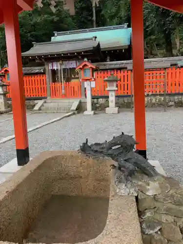 櫟谷宗像神社（松尾大社摂社）の手水舎